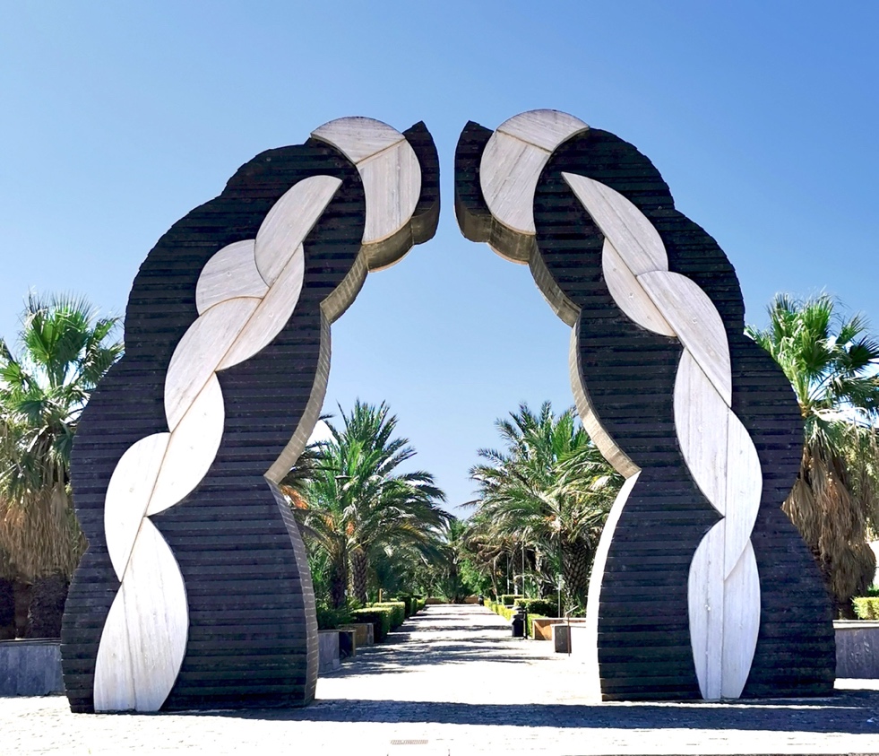 Imagen que contiene exterior, camino, elefante, edificio

Descripción generada automáticamente