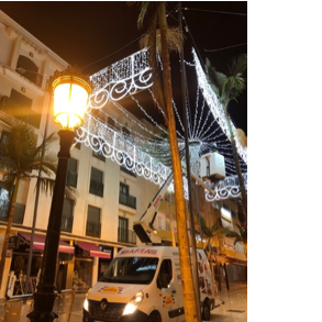 Imagen que contiene interior, tabla, iluminado, cuarto
Descripción generada automáticamente