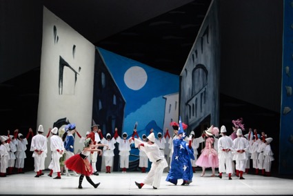 Un grupo de personas disfrazadas

Descripción generada automáticamente con confianza media