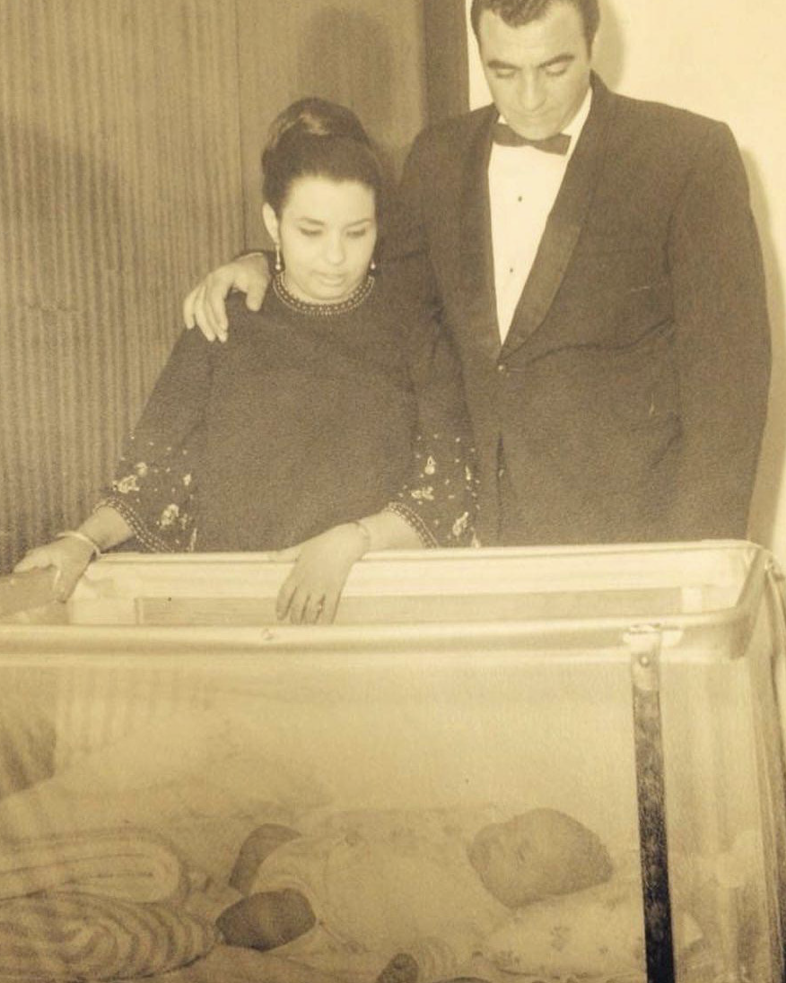 La autora de este texto junto a su padre, Adolfo Ramírez Gallego,
y su madre, Eunice Alvarado Testta, en Caracas (Venezuela), en
1967 y 1968. (Foto: archivo familiar de la autora).