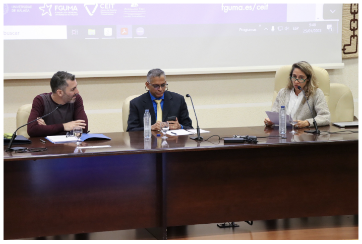 Mesa redonda 3. Sergio Rodríguez y Rafael Tuesca. Moderada por María Eugenia Fazio. (Foto: Raúl Orellana).