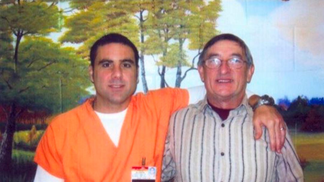 Un hombre con playera naranja

El contenido generado por IA puede ser incorrecto.