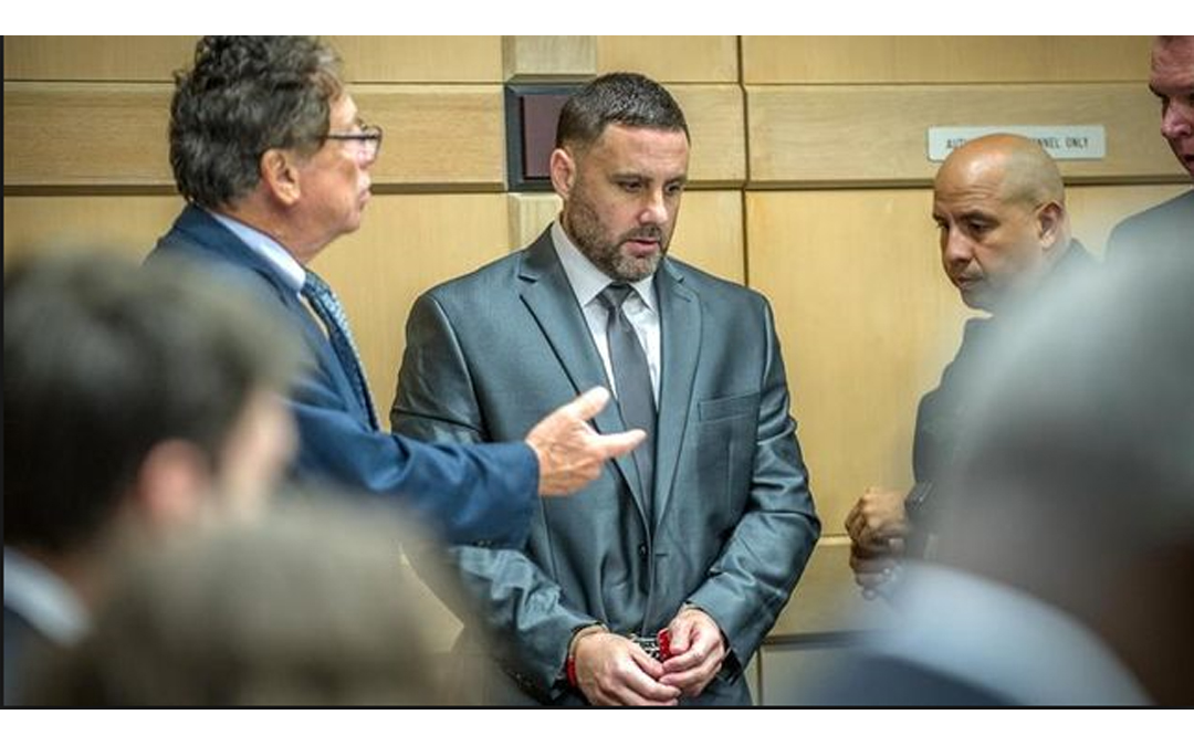 Un grupo de hombres con traje formal
El contenido generado por IA puede ser incorrecto.